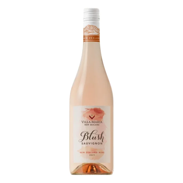וילה מריה סוביניון בלאש - Villa Maria Sauvignon Blush יין וילה מריה סוביניון בלאש (Villa Maria Sauvignon Blush) הוא יצירה מקורית ומרעננת המגיעה אלינו מהכרמים המובחרים של אזור מרלבורו בניו זילנד. בניגוד לרוזה קלאסי, ה-Sauvignon Blush מבוסס ברובו על ענבי סוביניון בלאן איכותיים, אליהם מתווספת נגיעה קלה של ענבי מרלו המעניקים ליין את גונו הוורוד העדין והמקסים. השילוב הזה יוצר יין המציע את כל הרעננות והחיוניות של יין לבן, יחד עם פירותיות אדומה ומפתה של יין רוזה. ה-Villa Maria Sauvignon Blush הוא הבחירה המושלמת למי שמחפש יין קליל, תוסס ומלא חיים. הוא מתאים במיוחד לבילוי של אחר צהריים שמשי, לאירוח קליל במרפסת או לצד מנות אסייתיות פיקנטיות, סלטים רעננים ופלטות גבינות. זהו יין המייצג חדשנות וקלילות, ומציע חוויית שתייה יוצאת דופן ומהנה במיוחד.