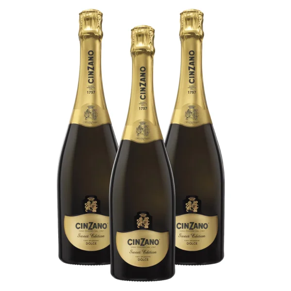 צינזאנו גרנד דולצ'ה - Cinzano Gran Dolce צינזאנו גרנד דולצ'ה (Cinzano Gran Dolce) הוא יין מבעבע איטלקי חגיגי ואיכותי המגיע מאחד מבתי היין והוורמוט הוותיקים והמוערכים בעולם. המשקה מיוצר מענבים לבנים שנבחרו בקפידה מאזורי הגידול המובחרים של איטליה, ועובר תהליך תסיסה טבעי בשיטת "צ'רמט" (Charmat) המעניקה לו את הבעבוע העדין והמתמשך המזוהה עם המותג. ה-Gran Dolce (בתרגום חופשי: "מתוק גדול") נועד להעניק חוויית שתייה נגישה, מתוקה ומרעננת במיוחד. זהו יין מבעבע ורסטילי המהווה בחירה מושלמת לציון רגעים משמחים, אירוח חברים או כליווי לקינוחים ומאפים. בזכות האיזון המדויק בין מתיקות פירותית לחומציות מעודנת, הוא מצליח לשמור על קלילות מבלי להכביד על החך. העיצוב הקלאסי והאלגנטי של הבקבוק הופך אותו לתוספת נהדרת לכל שולחן אירוח ולמתנה מוערכת בכל אירוע חברתי.