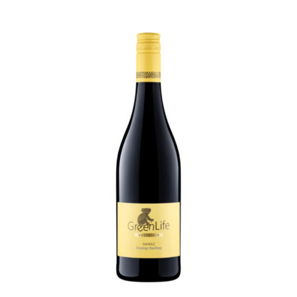 גרין לייף שיראז (אוסטרליה) – Green Life Shiraz Australia יין גרין לייף שיראז (Green Life Shiraz) הוא יין אדום עוצמתי ופירותי המגיע מהכרמים שטופי השמש של אוסטרליה, המולדת הבלתי מעורערת של זן השיראז בעולם החדש. היין מיוצר בסגנון אוסטרלי קלאסי – נגיש, עשיר בטעמי פרי ובשלות, המיועד להעניק חוויית שתייה מהנה ומספקת כבר מרגע הפתיחה. ה-Green Life Shiraz מאופיין בצבע ארגמני עמוק ובמרקם חלק, המשלב בין עוצמת הפרי לבין התיבול האופייני לזן. זהו יין ורסטילי במיוחד המהווה תמורה מצוינת למחיר, והוא הבחירה המושלמת למי שמחפש יין אדום בעל נוכחות שמתאים לאירוח יומיומי, לערב ברביקיו (BBQ) מסורתי, או לצד מנות בשר צלויות ותבשילי קדירה מתובלים.