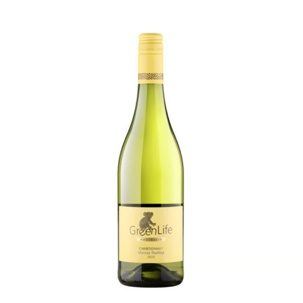 גרין לייף שרדונה (אוסטרליה) – Green Life Chardonnay Australia יין גרין לייף שרדונה (Green Life Chardonnay) הוא יין לבן רענן וקליל המגיע מכרמיה שטופי השמש של אוסטרליה. היין מיוצר בסגנון ה"עולם החדש", המדגיש את טעמי הפרי הטרופי העשיר והרעננות המזוהה עם אזורי הגידול האוסטרליים. תהליך הייצור המודרני שומר על חיוניות הענבים ומעניק יין שכיף לשתות בכל הזדמנות. ה-Green Life Chardonnay הוא יין ורסטילי במיוחד, המציע שילוב נהדר בין מתיקות פירותית עדינה לחמיצות מאוזנת. הוא אידיאלי לאלו המחפשים יין לבן נגיש ולא מכביד, ומתאים באופן מושלם לליווי מנות מהמטבח האסייתי, סלטים קיציים, עוף צלוי או פשוט כמשקה מרענן לצד בריכה או בפיקניק.
