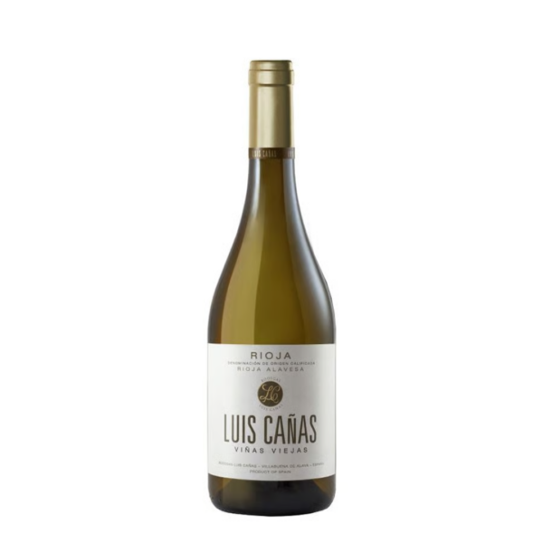 לואיס קניאס ריוחה בלאנקו (גפנים בוגרות) – Luis Cañas Rioja Blanco Viñas Viejas יין לואיס קניאס בלאנקו גפנים בוגרות (Luis Cañas Blanco Viñas Viejas) הוא יין לבן יוצא דופן המגיע מאזור ריוחה אלאבסה (Rioja Alavesa) הנחשק שבספרד. היין מופק מענבים שנבצרו מכרמים עתיקים מאוד (בני למעלה מ-50 שנה), הממוקמים במורדות הגבוהים של האזור. השימוש בגפנים בוגרות מעניק ליין ריכוז טעמים מרהיב, מורכבות עמוקה ומינרליות מרשימה, המציבים אותו בשורה הראשונה של היינות הלבנים מספרד. תהליך הייצור כולל תסיסה ויישון קצר על המשקעים בחביות עץ אלון (צרפתי ואמריקאי), מה שמעניק ליין מרקם עשיר ושמנתי מבלי להשתלט על הרעננות הטבעית של הפרי. זהו יין לבן בעל עוצמה ואופי של יין אדום, המיועד לחובבי יין המחפשים מורכבות, אלגנטיות וחוויית שתייה רב-שכבתית.