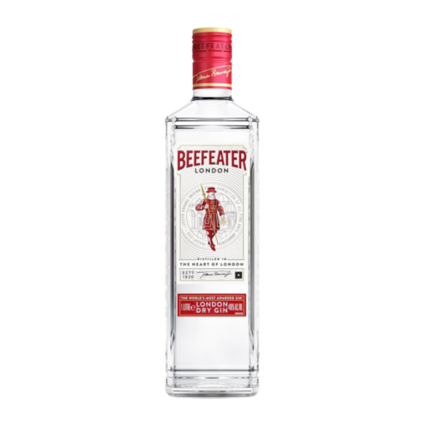 ג'ין ביפיטר לונדון דריי – Beefeater London Dry Gin ג'ין ביפיטר (Beefeater) הוא אחד ממותגי הג'ין המפורסמים והמוערכים ביותר בעולם, והיחיד מבין המותגים הגדולים שעדיין מזוקק בלב העיר לונדון. מאז הקמתו במאה ה-19 על ידי ג'יימס בורו, ביפיטר שומר על המתכון המקורי והסודי שלו, המבוסס על תשעה רכיבים בוטניים נבחרים. זהו ג'ין בסגנון "לונדון דריי" קלאסי, המייצג את האיזון המושלם בין מסורת בריטית לאיכות מודרנית בלתי מתפשרת. הייחוד של Beefeater טמון בתהליך הייצור המוקפד: הרכיבים הבוטניים מושרים באלכוהול דגנים איכותי למשך 24 שעות לפני הזיקוק, מה שמאפשר מיצוי מלא ועמוק של הארומות והטעמים. התוצאה היא ג'ין עוצמתי, רענן ורב-גוני, המהווה את אבן היסוד למיליוני קוקטיילים ברחבי העולם ונחשב לסטנדרט הזהב של הברמנים.