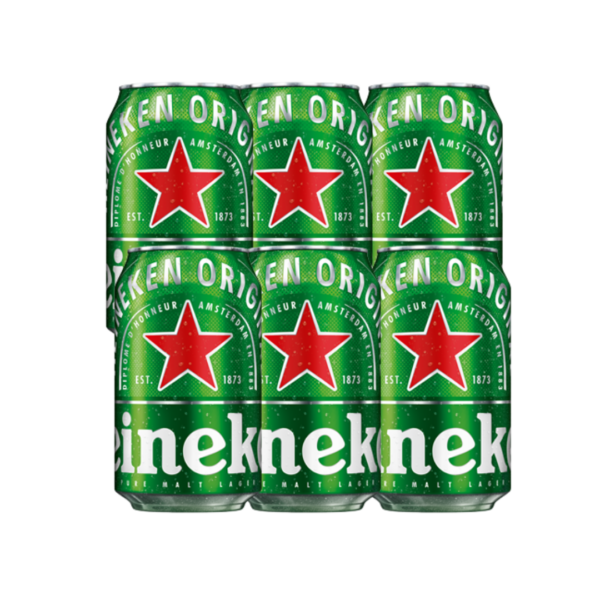 בירה היינקן – Heineken (לאגר בהיר) בירה היינקן (Heineken) היא בירת הלאגר המוכרת והנמכרת ביותר בעולם, המיוצרת באותה איכות בלתי מתפשרת מאז שנת 1873. זוהי בירת לאגר פרימיום בינלאומית, המאופיינת בצבע זהוב בהיר, טעם נקי ומרענן, ואיזון מושלם בין מתיקות לתת שעורה למרירות עדינה של כשות. הסוד מאחורי טעמה הייחודי של היינקן טמון ב-"A-Yeast" – שמרי ה-A הייחודיים שפותחו במאה ה-19 ומעניקים לה את הניחוחות הפירותיים והסיומת המזוהה איתה בכל מדינה בעולם. היינקן מבושלת בתהליך קפדני הנמשך 28 ימים (זמן כפול מבירות לאגר רבות), מה שמבטיח משקה צלול, מאוזן ואיכותי בכל בקבוק או פחית. זהו המותג שמסמל חגיגה, ספורט וחיבור בין אנשים, והוא מהווה את הבחירה האולטימטיבית לכל אירוע חברתי, אירוח או פשוט רגע של רעננות ביום שטוף שמש.